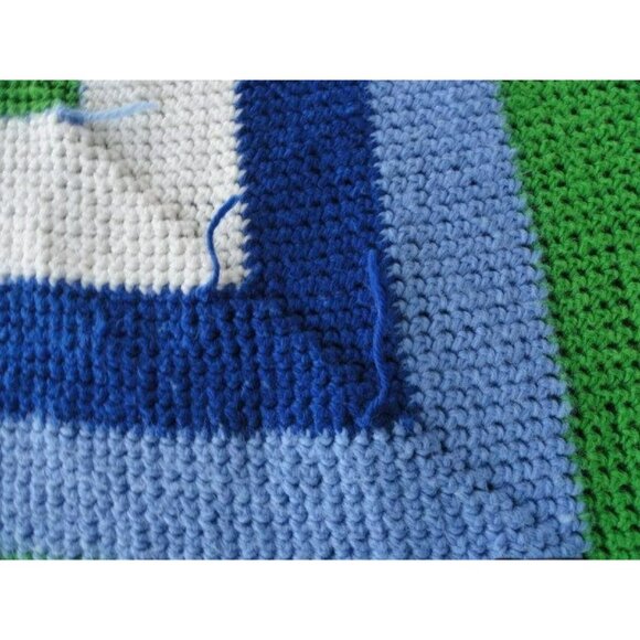 Vtg Very Large Handmade Crocheted Bedspread Afghan Blues Green White Square - Picture 4 of 10